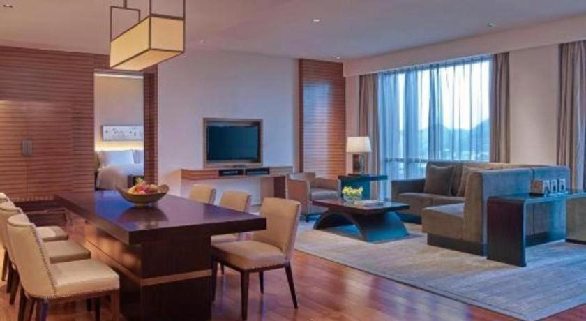 New World Guiyang Hotel Экстерьер фото
