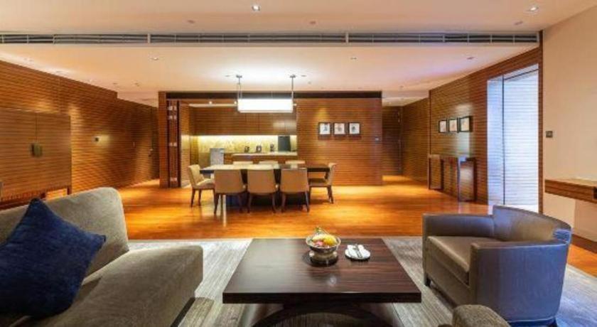 New World Guiyang Hotel Экстерьер фото