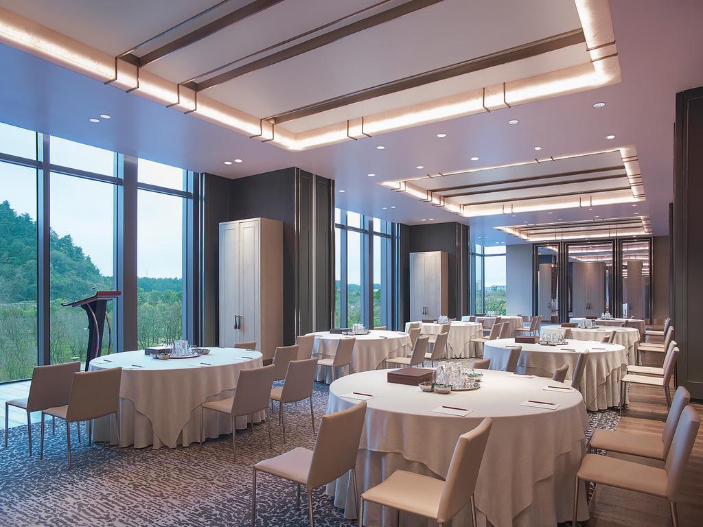 New World Guiyang Hotel Экстерьер фото